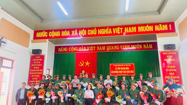 UBND xã Tịnh Sơn tổ chức Lễ tiễn  thanh niên lên đường nhập ngũ năm 2025